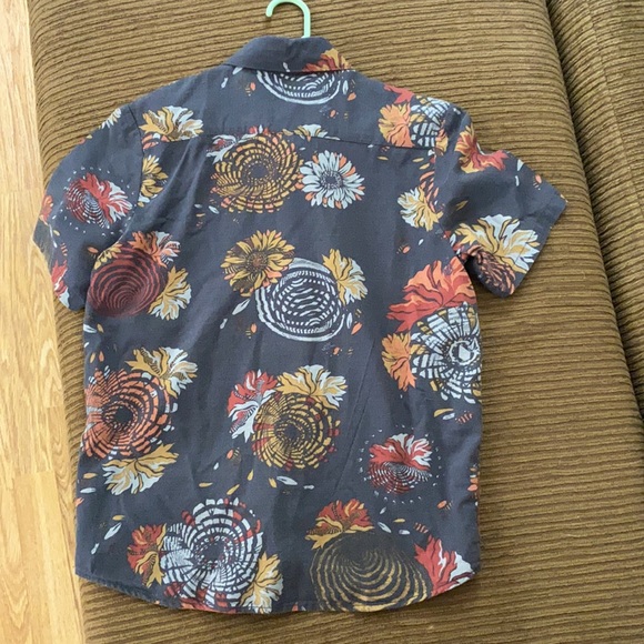 Two Volcom button down cotton shirt ( size 12) - Picture 8 of 8